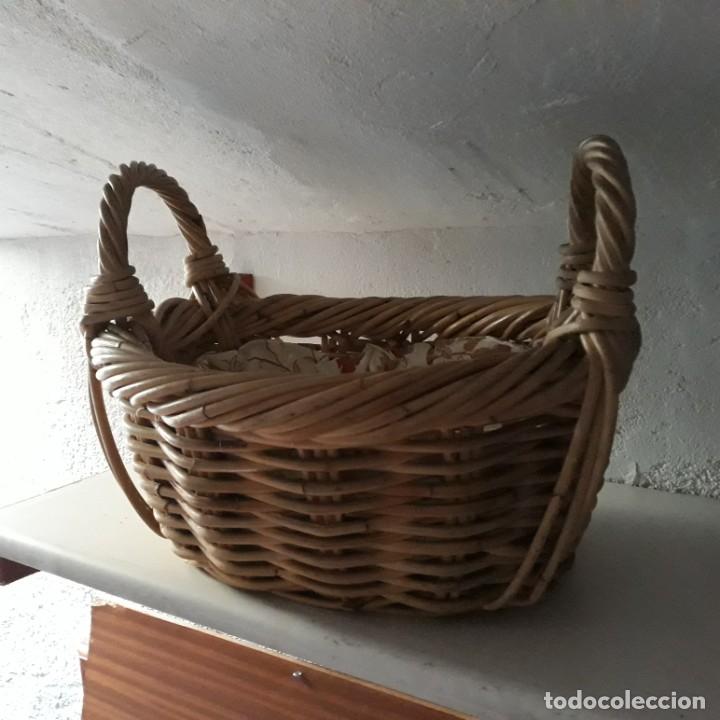 Vintage: Cesto de mimbre forrado. - Foto 1