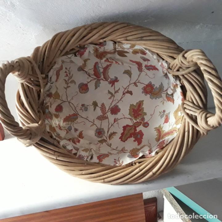 Vintage: Cesto de mimbre forrado. - Foto 3