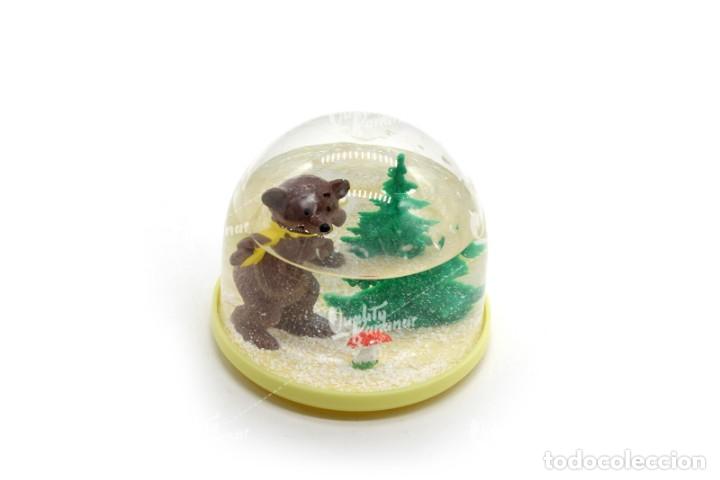 Vintage: Bola de nieve vintage marca Koziol, Made in West Germany. Oso con bufanda, pino y zeta. De pl&aacute;stico