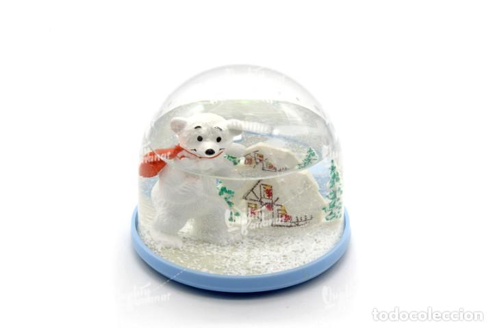 Vintage: Bola de nieve vintage marca Koziol, Made in West Germany. Oso polar con casita. De pl&aacute;stico celeste