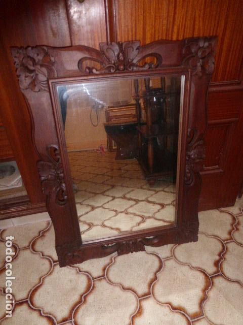 Vintage: ESPEJO DE MADERA TALLADA.