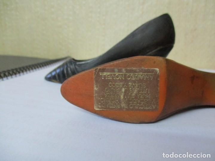 Vintage: DOS ZAPATOS CERAMICA - Foto 2