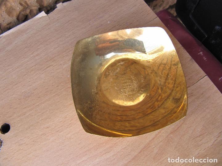 Vintage: BANDEJITA LATON DORADO COMISARIA PARA EL SEU MADRID 1966