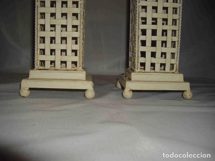 Vintage: CANTELABROS METAL BLANCO - Foto 2
