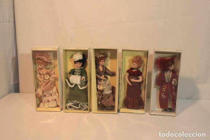 Vintage: SET 5 MU&Ntilde;ECAS PORCELANA - Foto 1