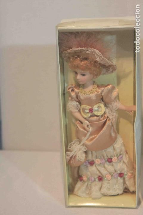 Vintage: SET 5 MU&Ntilde;ECAS PORCELANA - Foto 2