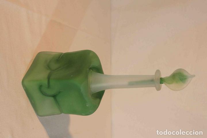 Vintage: BOTELLA CRISTAL PAVONADO VERDE - Foto 3