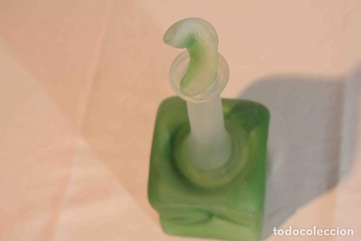 Vintage: BOTELLA CRISTAL PAVONADO VERDE - Foto 5