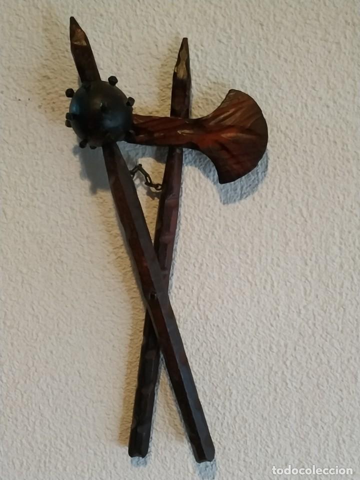Vintage: ANTIGUA HACHA Y MANGUAL EN MADERA - Foto 1