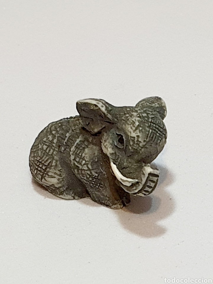 Vintage: ELEFANTE MINIATURA DE RESINA