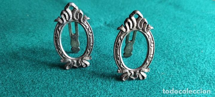 Vintage: PAREJA DE MARQUITOS OVALADOS - METAL PLATEADO