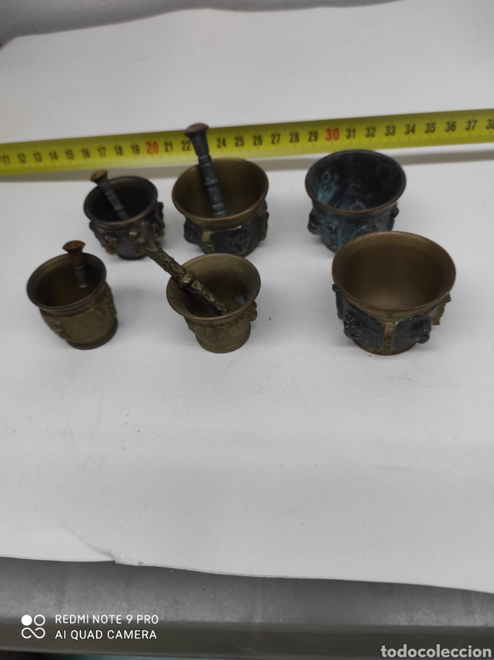 Vintage: Seis peque&ntilde;os morteros miniatura bronce. - Foto 1