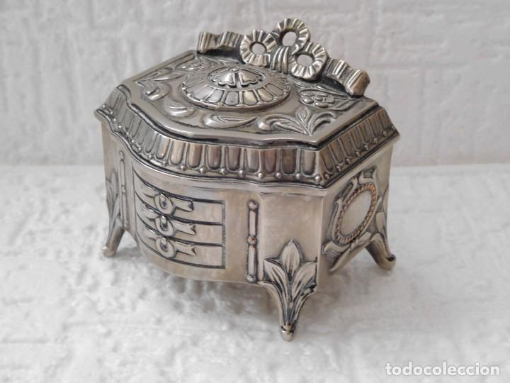 Vintage: JOYERO ANTIGUA BRONCE PLATEADO INTERIOR TERCIOPELO 10X8X9 PESO 500G