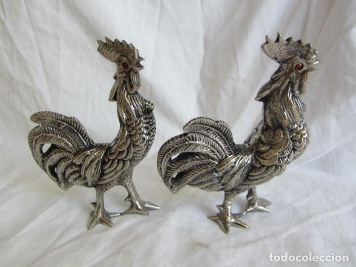 Vintage: Pareja de gallos en plomo plateado - Foto 2
