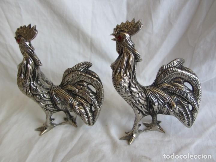 Vintage: Pareja de gallos en plomo plateado - Foto 6