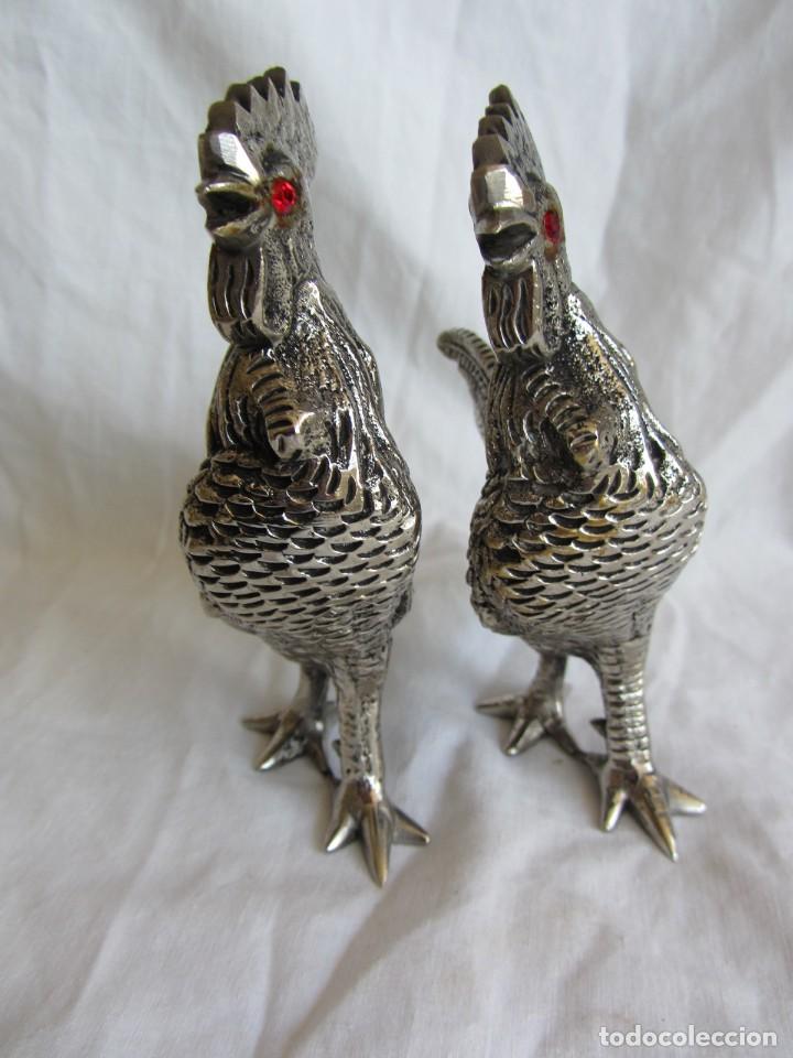 Vintage: Pareja de gallos en plomo plateado - Foto 7
