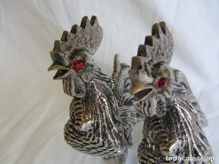 Vintage: Pareja de gallos en plomo plateado - Foto 8