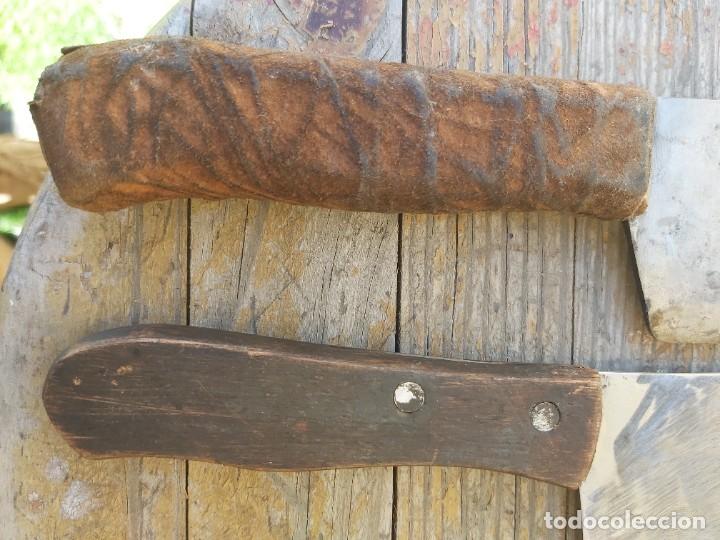 Vintage: Lote de dos cuchillos para matanza con mango de madera. - Foto 2