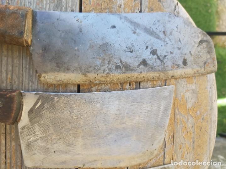 Vintage: Lote de dos cuchillos para matanza con mango de madera. - Foto 3
