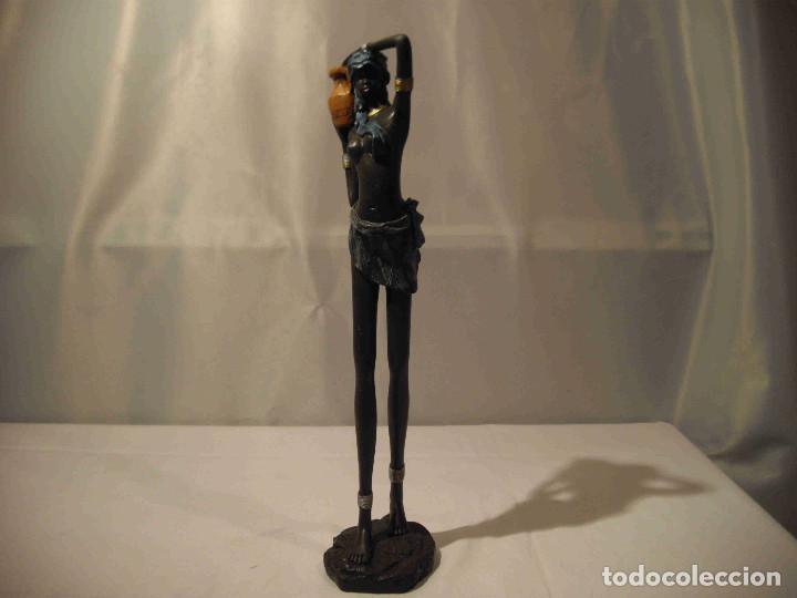 Vintage: FIGURA RESINA MUJER AFRICA A