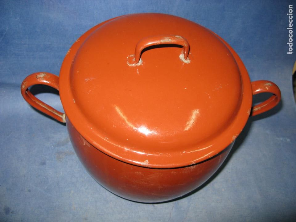 Vintage: Olla Vintage de hierro esmaltado para decoraci&oacute;n.