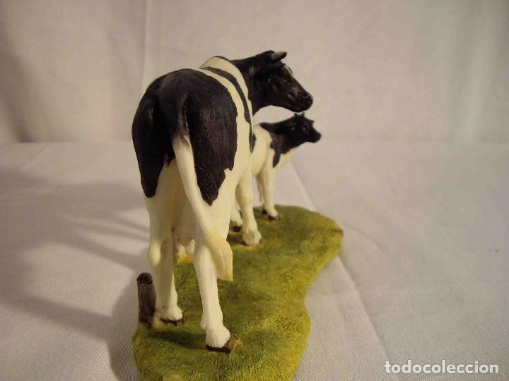 Vintage: CUATRO FIGURAS VACA CON TERNERO RESINA - Foto 4