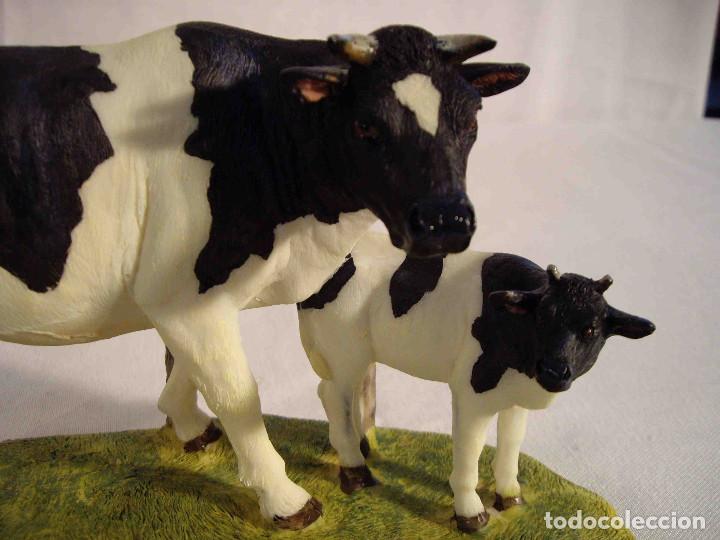 Vintage: CUATRO FIGURAS VACA CON TERNERO RESINA - Foto 5
