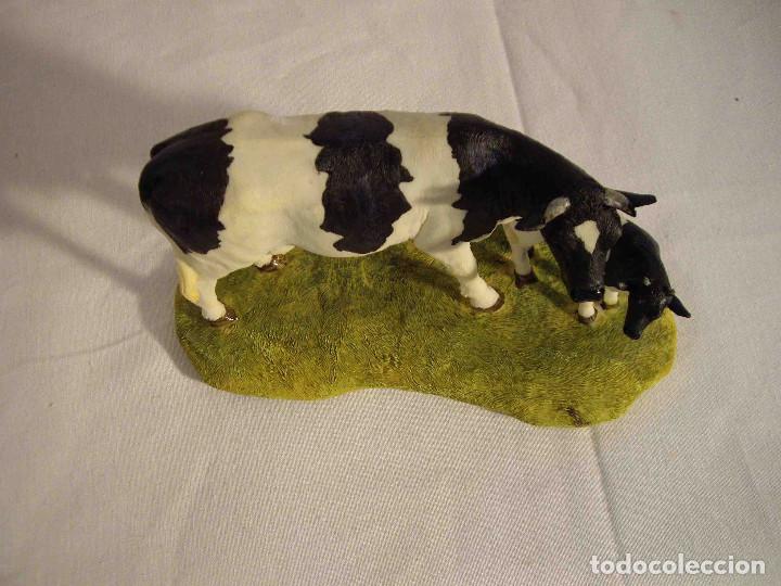 Vintage: CUATRO FIGURAS VACA CON TERNERO RESINA - Foto 6