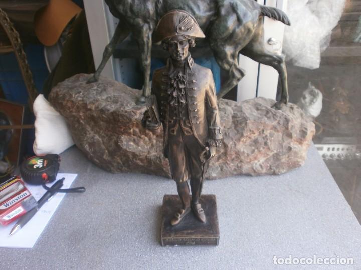 Vintage: Escultura Boticario Mayor del Ejercito 1796 en resina firmado - Sanguino medida 31X8.5 cm.