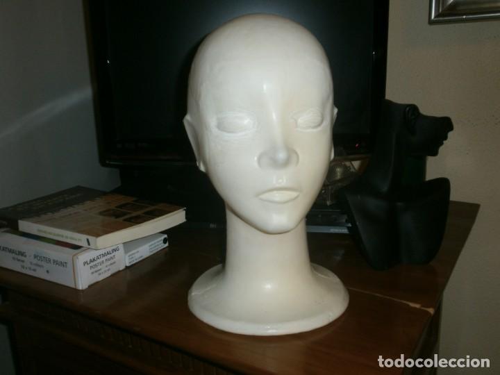 Vintage: Busto cabeza maniqui pl&aacute;stico color blanco medida altura 30 cm. ancho 18 cm.