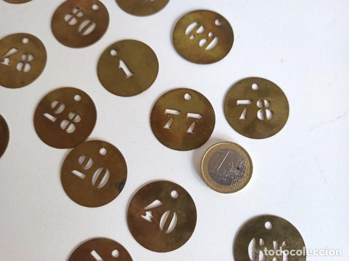 Vintage: Lote de chapas numerada de lat&oacute;n, para llaves. - Foto 3