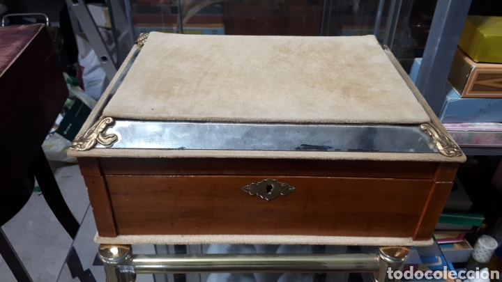 Vintage: Antiguo joyero madera con borde de espejo y decoraciones, forrado en su interior leer descripci&oacute;n