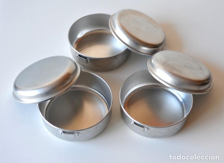 Vintage: Tres fiambreras vintage de aluminio. Les falta la cinta para cierre. Redondas, miden 16 cm de di&aacute;m.