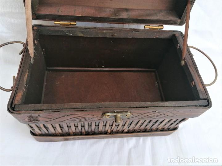 Vintage: Baul de madera y mimbre - Foto 5