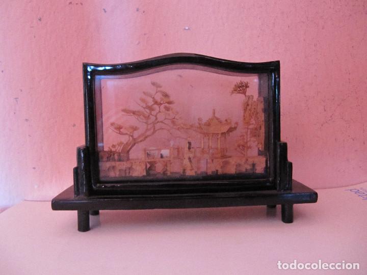 Vintage: Antiguo SAN YOU arte chino tallado Pagoda 2 cig&uuml;e&ntilde;a Corcho Diorama Caja De Vidrio-NUMERADO