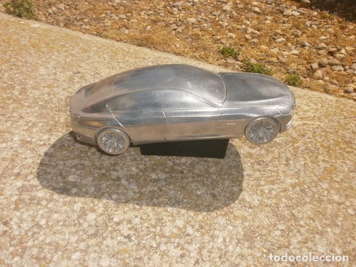 Vintage: Coche de aluminio BMW Pesa aproximadamente 1 kg. 28x11 cm Alto: 9 cm