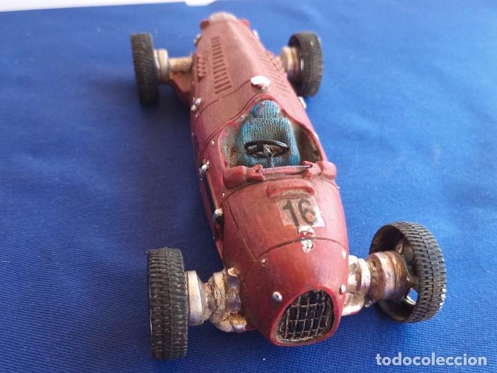 Vintage: Figura decorativa de resina de coche antiguo - Rojo