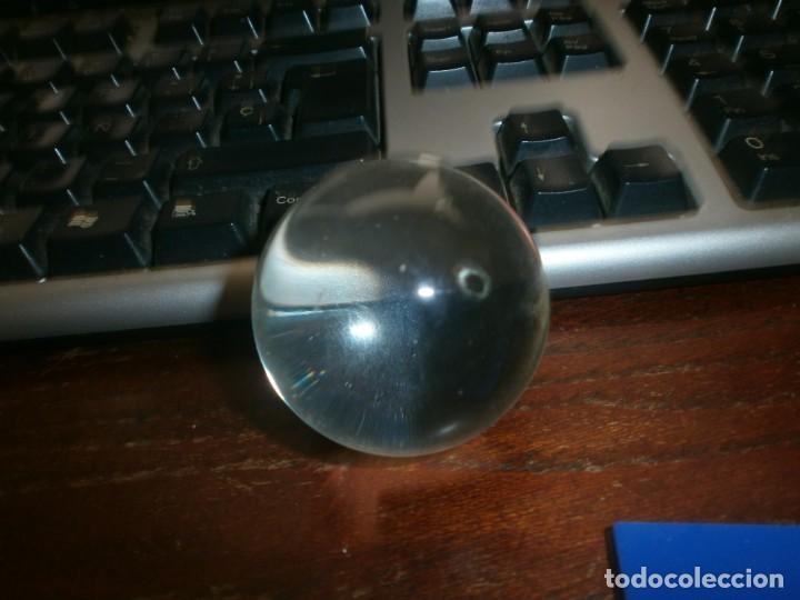 Vintage: Peque&ntilde;a bola de cristal 5 cm. alg&uacute;n golpecito, pero poco rayada