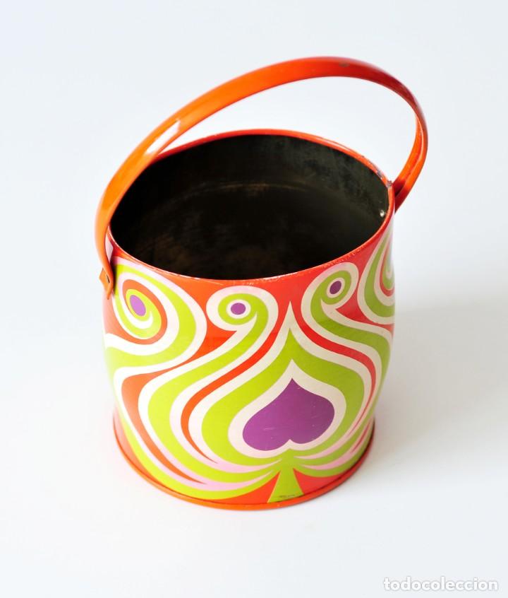Vintage: Peque&ntilde;o bote vintage de metal litografiado, Container Baret Ware, Made in England. Con asa, sin tapa
