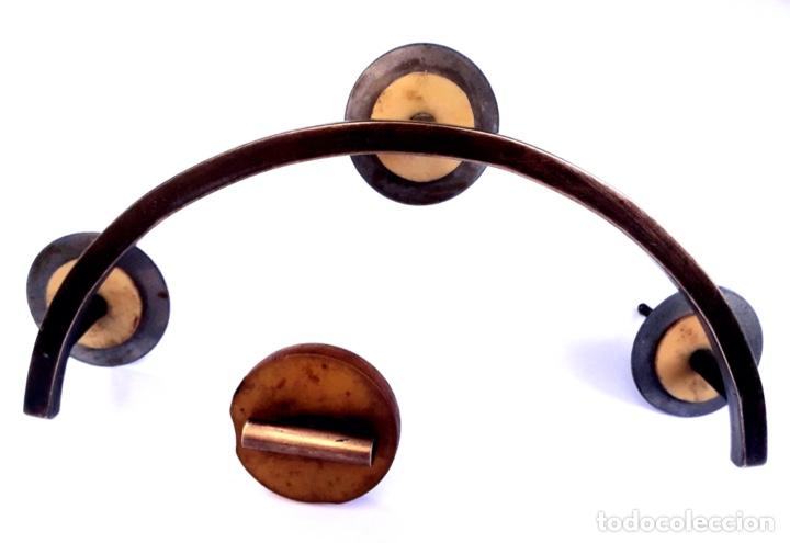 Vintage: Tiradores art dec&oacute; para mueble vintage realizado en baquelita y metal plateado. Original a&ntilde;os 30-40