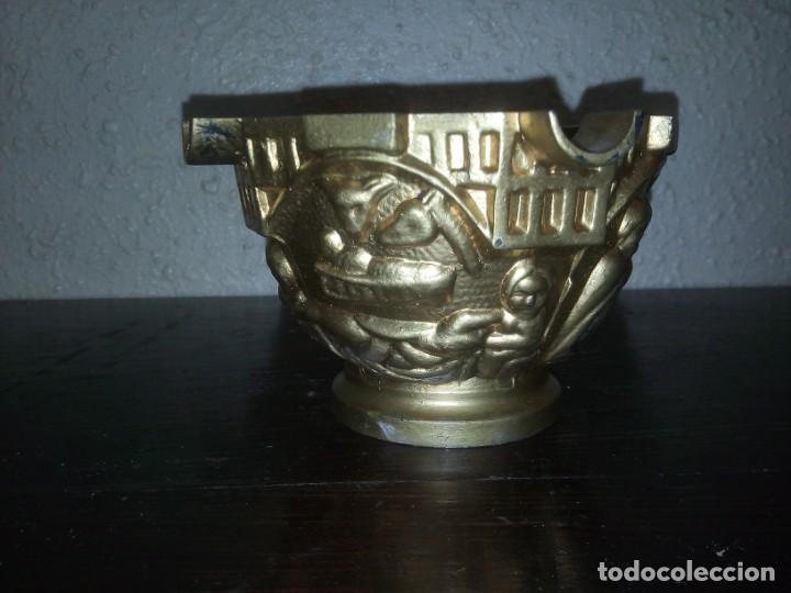 Vintage: CENICERO DE METAL DORADO - Foto 1