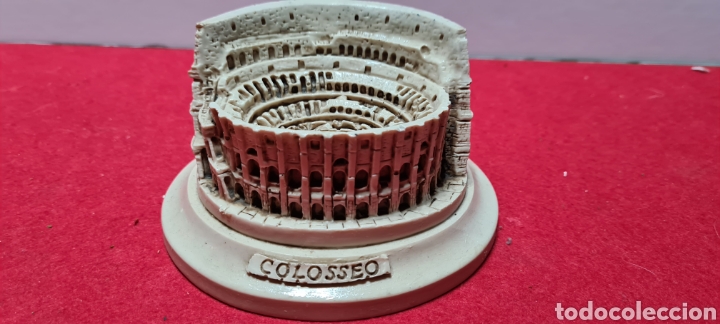 Vintage: Preciosa Figurq del Colosseo. Recuerdo de Roma. It&agrave;lia