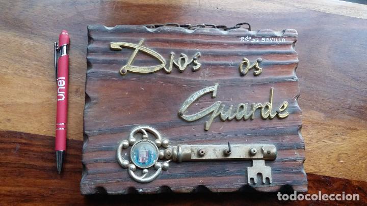 Vintage: DIOS OS GUARDE, madera y metal, Recuerdo de Sevilla