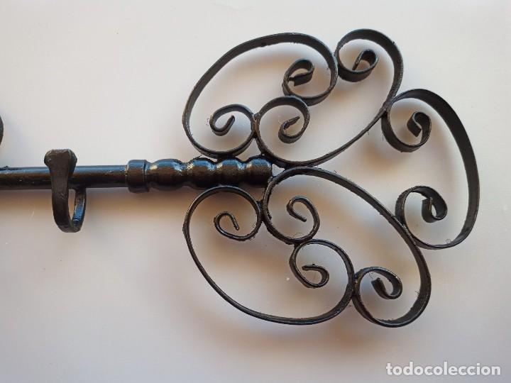 Vintage: Llave de pared, vintage, con cuatro perchas. - Foto 5
