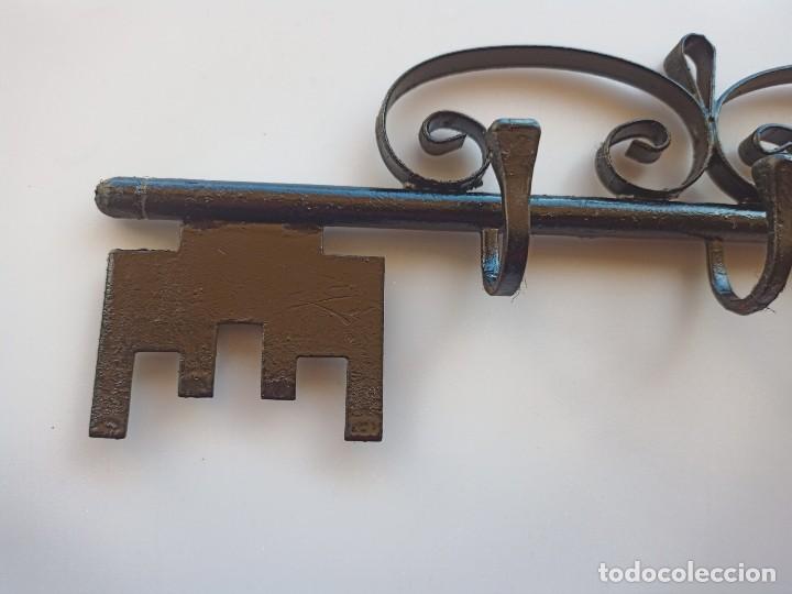 Vintage: Llave de pared, vintage, con cuatro perchas. - Foto 6
