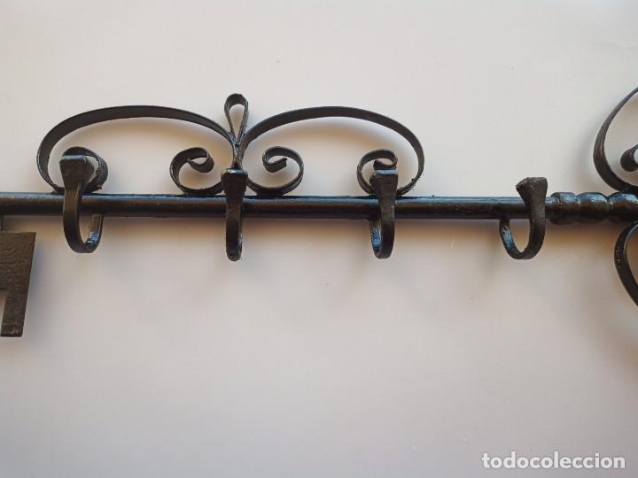 Vintage: Llave de pared, vintage, con cuatro perchas. - Foto 7