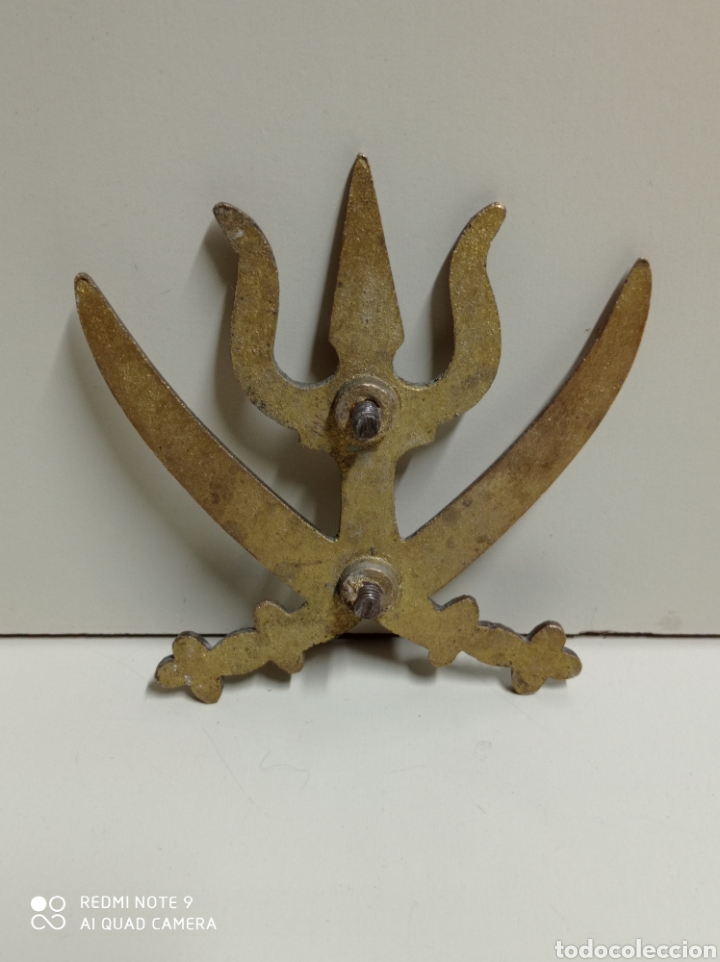 Vintage: Placa decorativa de bronce, espadas y tridente. Desconozco su uso. - Foto 2