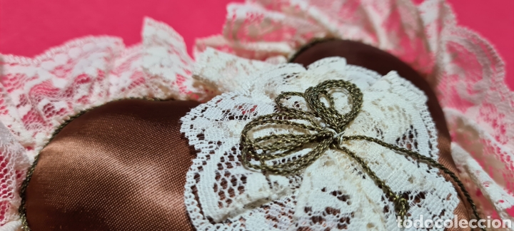 Vintage: Precioso y elegante cojin en forma de coraz&oacute;n. - Foto 3