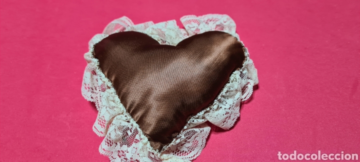 Vintage: Precioso y elegante cojin en forma de coraz&oacute;n. - Foto 5