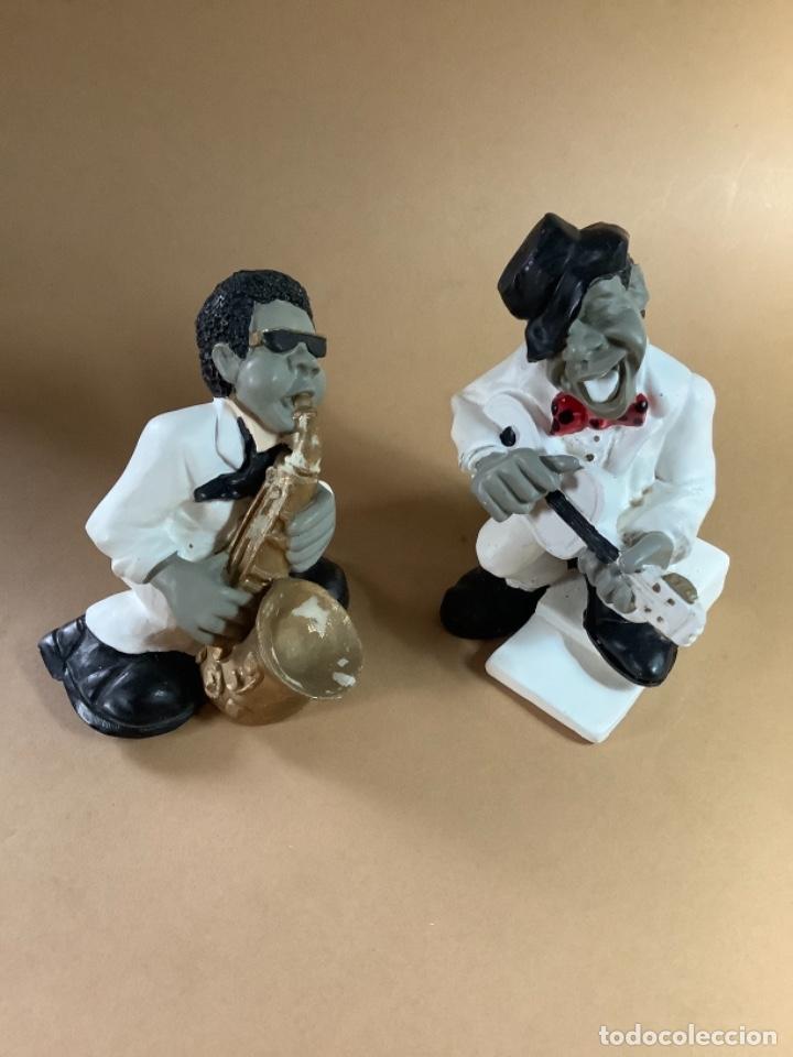 Vintage: Pareja m&uacute;sicos de jazz. Resina. 12 cm. Vintage.